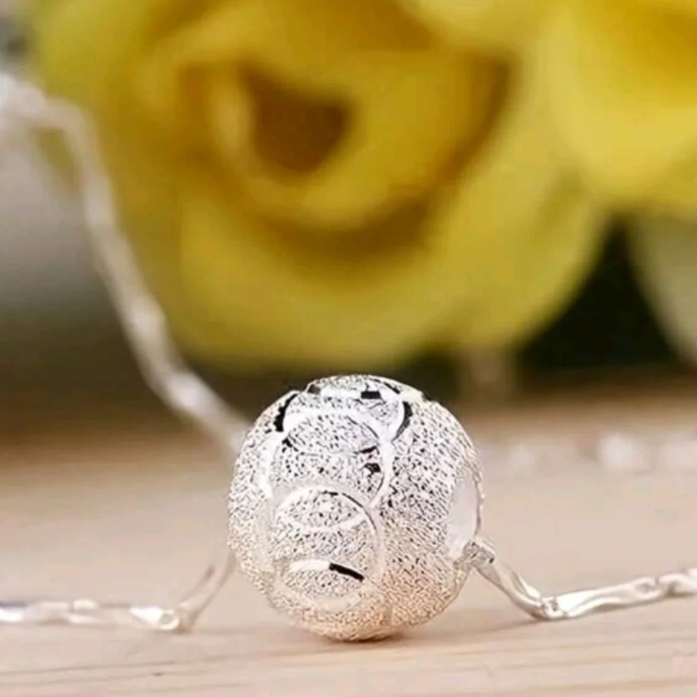 Elegant sterling silver necklace spinning bead pendant plus gift box